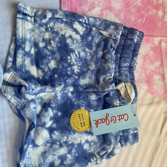 3 Pieces of Cat & Jack 2T 1 Short & 2 Tops Bundle - Picture 5 of 12